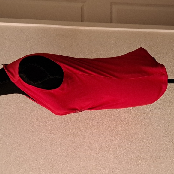 Red decorative tshirt in size Large - Picture 2 of 5